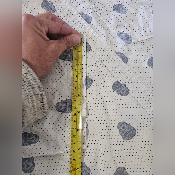 One Resolution Clothing Men's Short Sleeve Skulls Button Up Shirt M - Picture 9 of 10